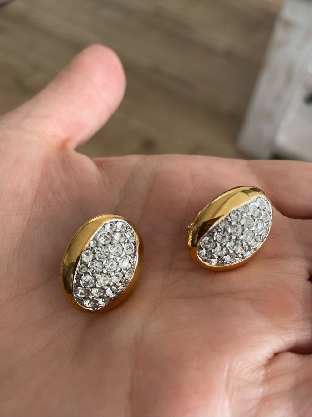 VINTAGE SIGNED BUTLER GOLD TONE PAVÉ RHINESTONE OVAL EARRINGS